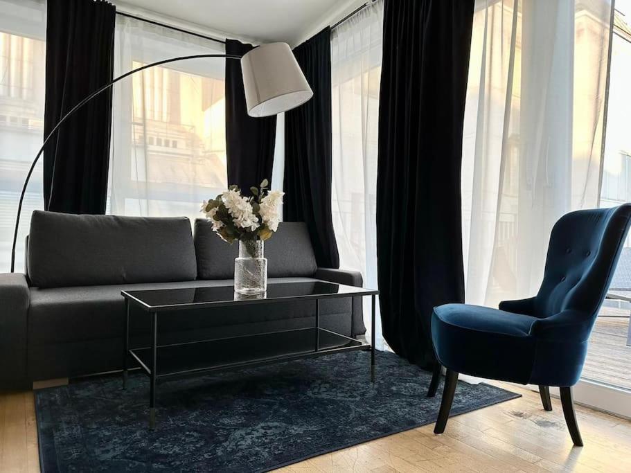 Amazing Terrace, Close To Viennas Biggest Shopping Street Viena