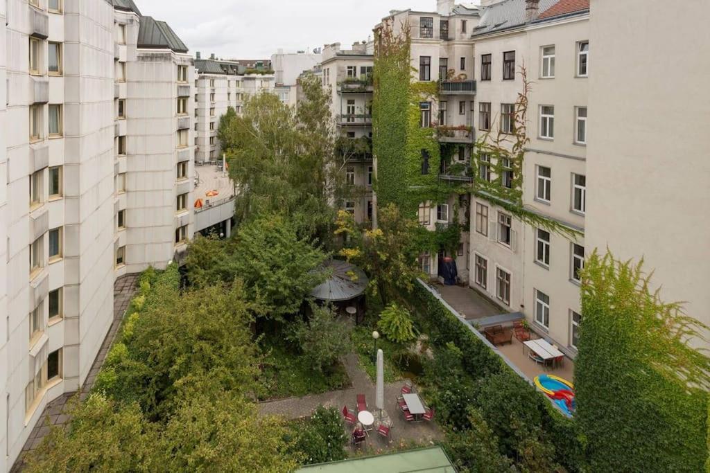 Amazing Terrace, Close To Viennas Biggest Shopping Street * Viena