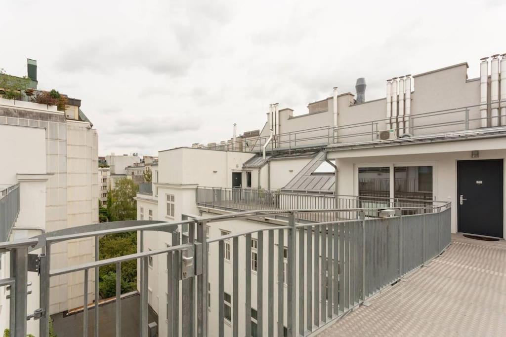 Amazing Terrace, Close To Viennas Biggest Shopping Street Viena